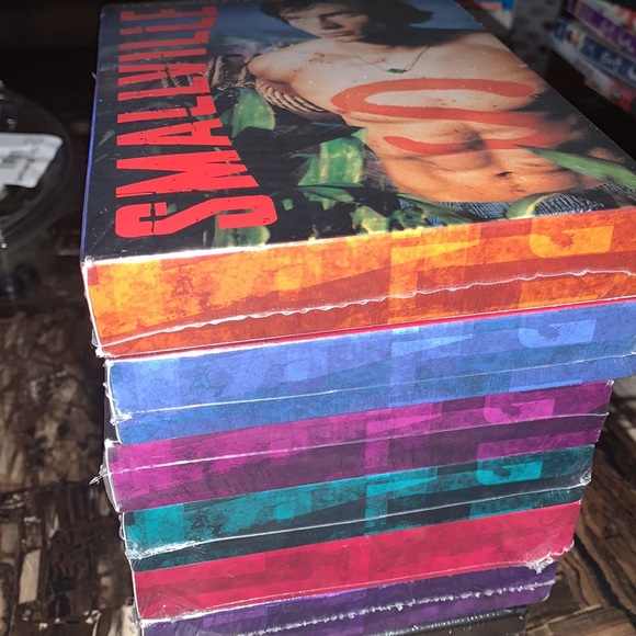 Smallville seasons 1,2,3,4,5,6,7, & 9 - Picture 2 of 2